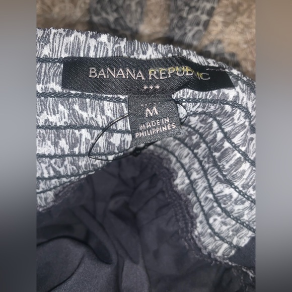 Banana Republic Ruffle Blouse - sz M - NWOT - Picture 8 of 11